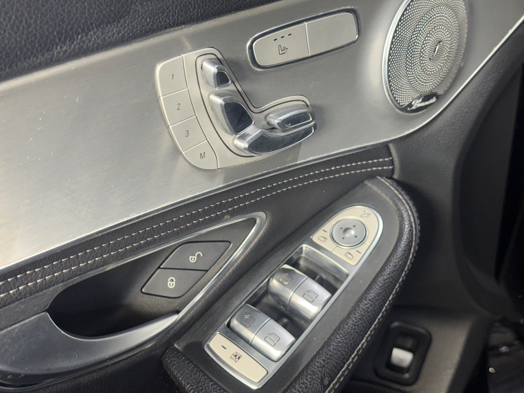 2015 Mercedes-Benz C-Class Image 40