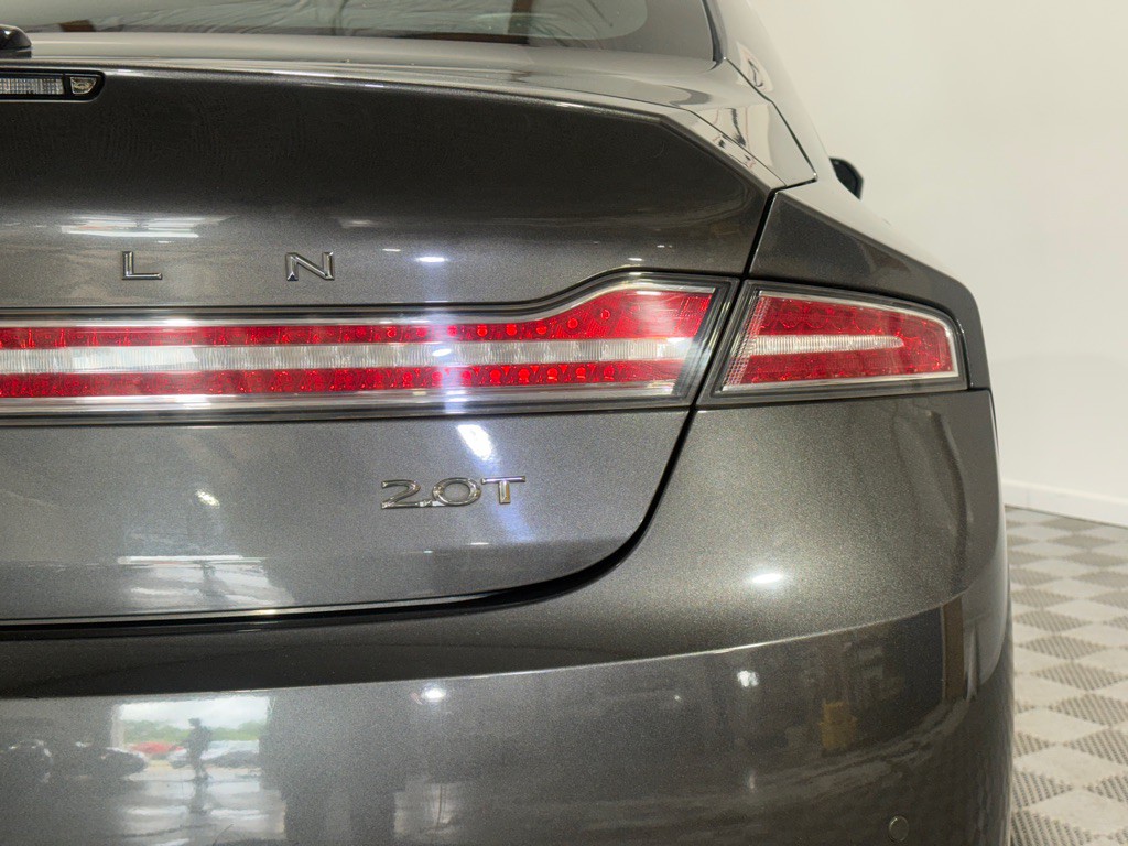 2017 Lincoln MKZ Image 40