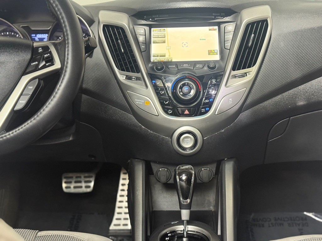2012 Hyundai Veloster Image 14