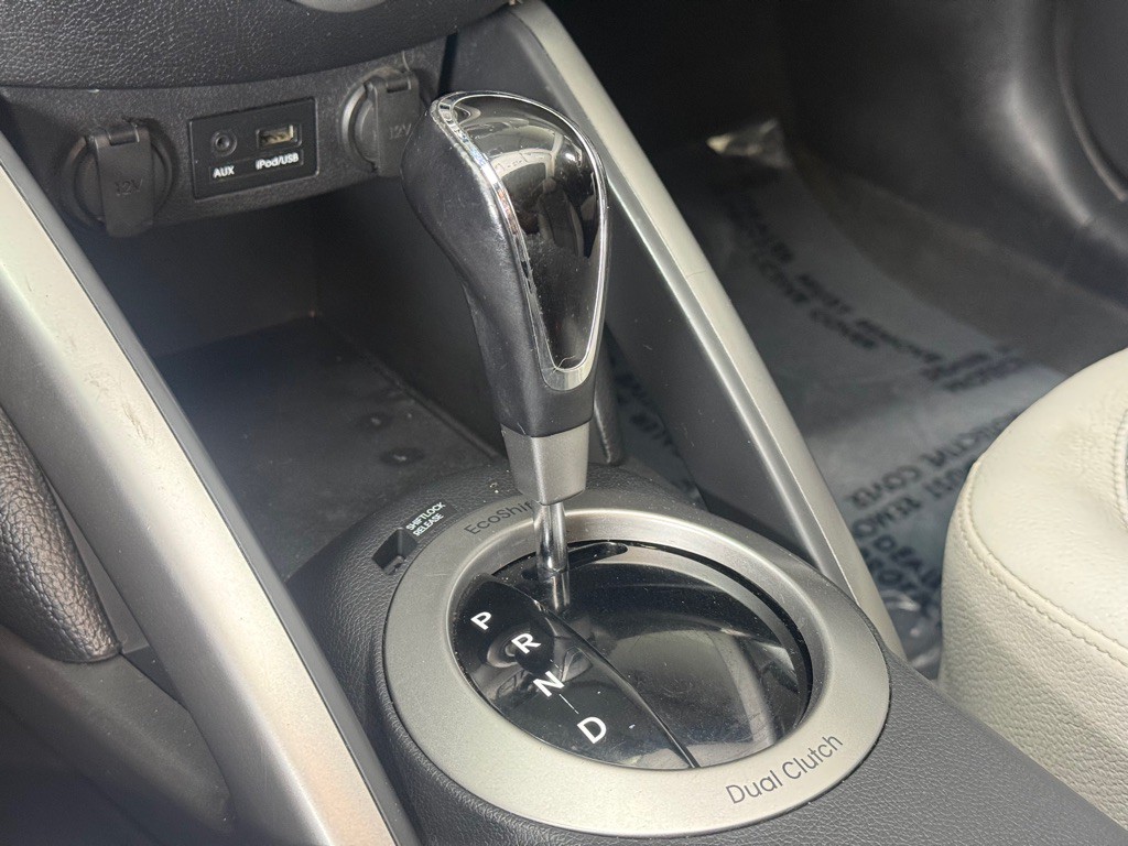 2012 Hyundai Veloster Image 18