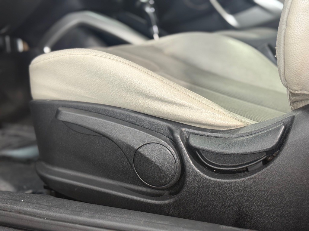 2012 Hyundai Veloster Image 23