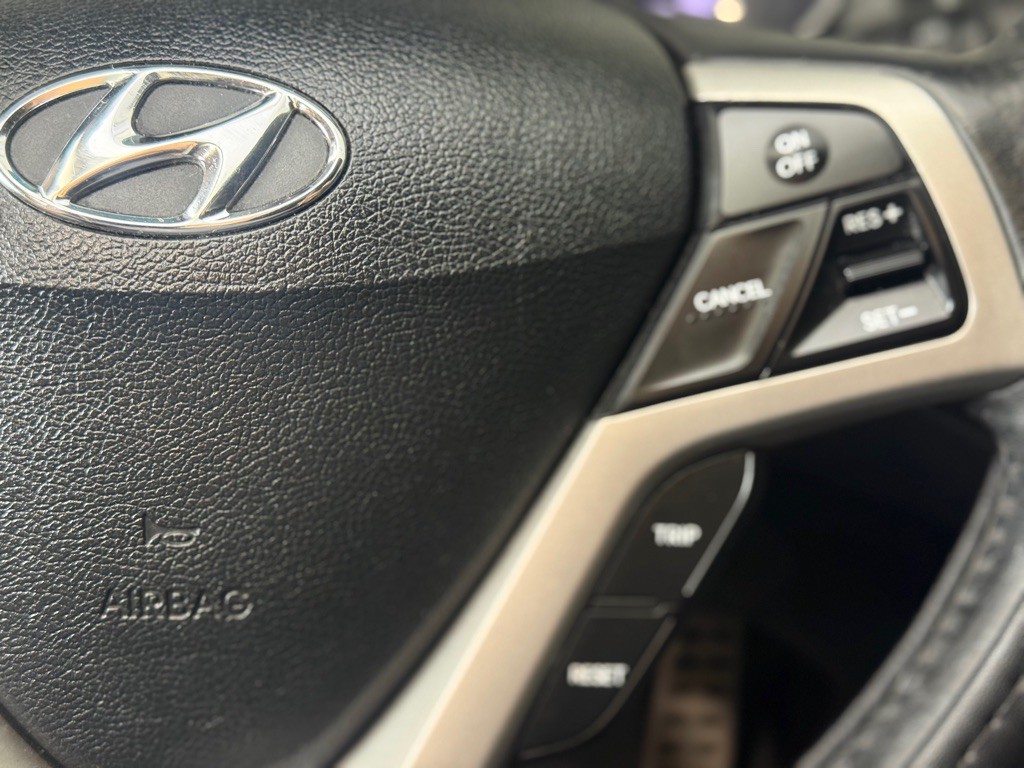 2012 Hyundai Veloster Image 28