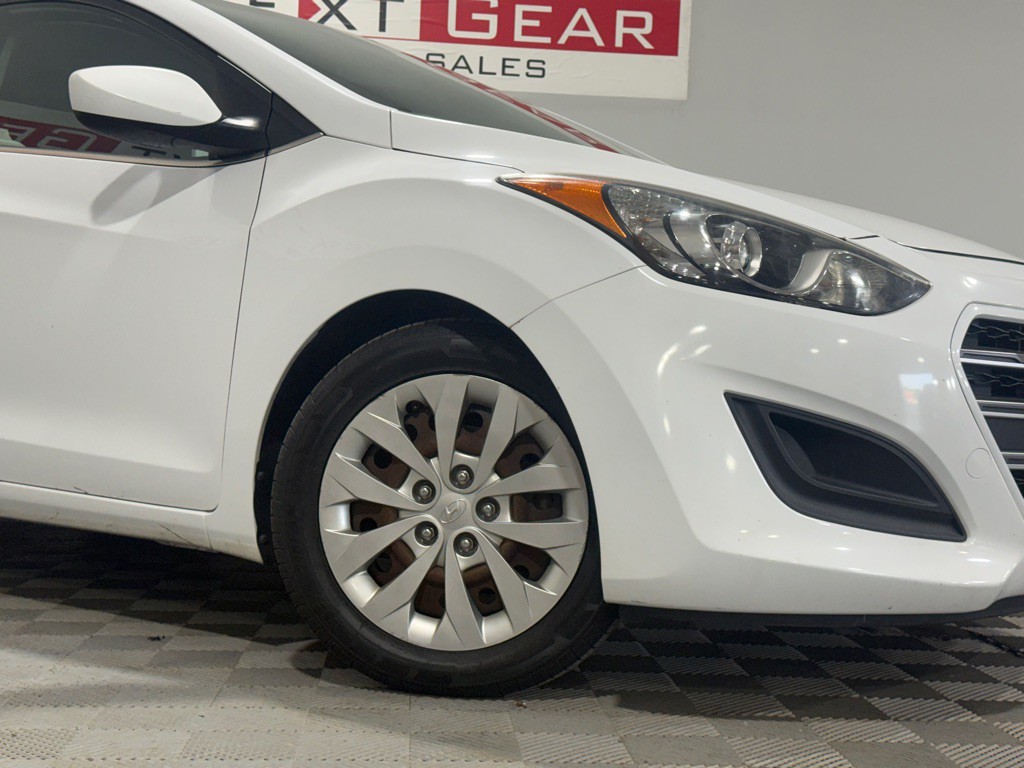 2017 Hyundai Elantra Image 5