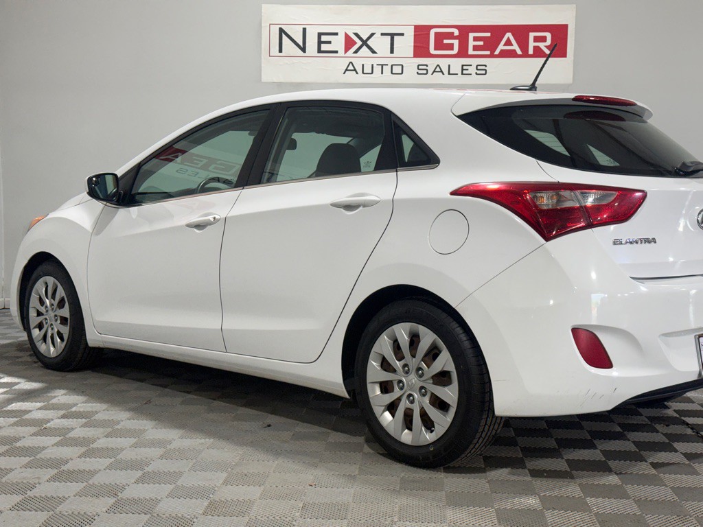 2017 Hyundai Elantra Image 7