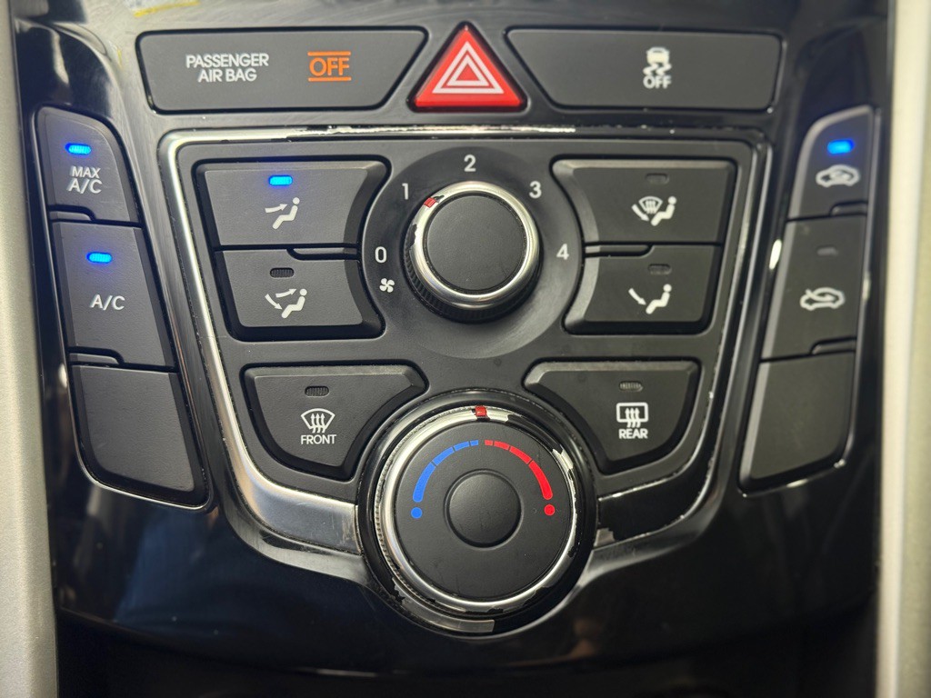 2017 Hyundai Elantra Image 17