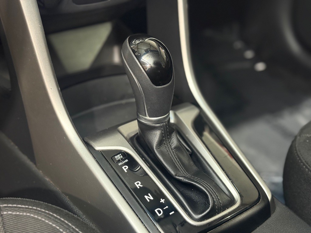 2017 Hyundai Elantra Image 19