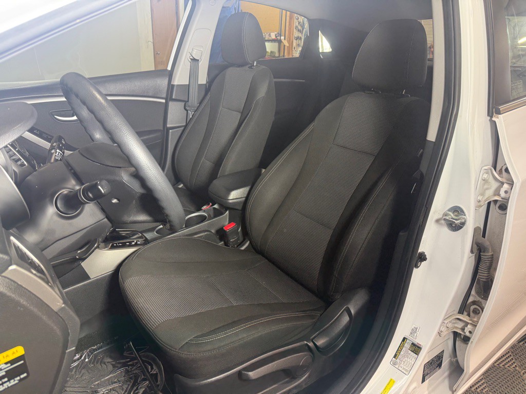 2017 Hyundai Elantra Image 22