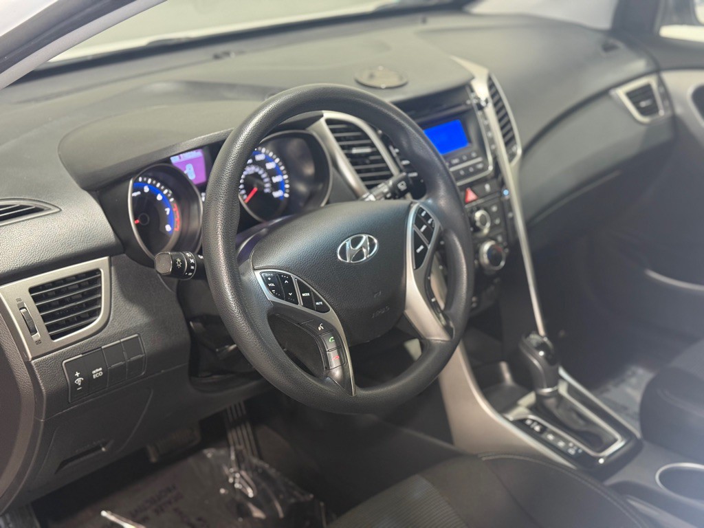 2017 Hyundai Elantra Image 24