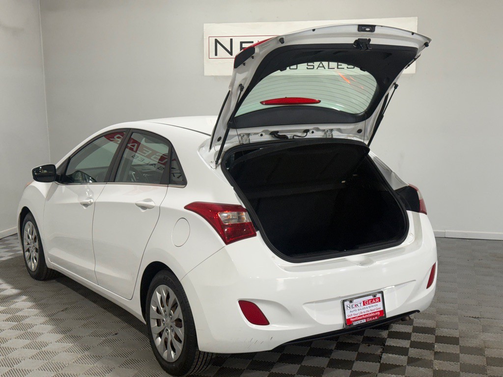 2017 Hyundai Elantra Image 29