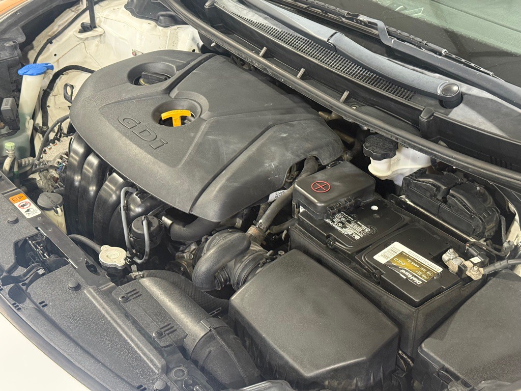 2017 Hyundai Elantra Image 31