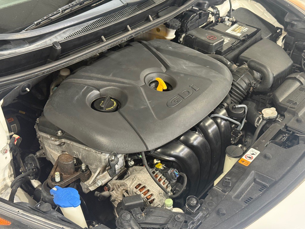 2017 Hyundai Elantra Image 32