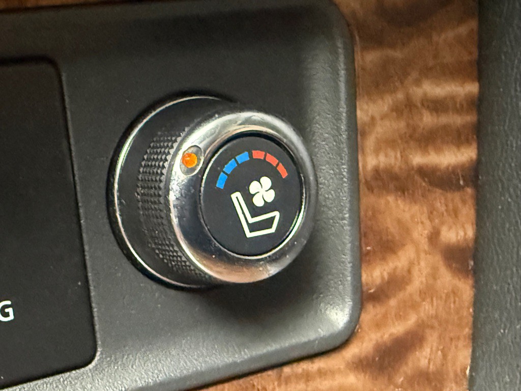 2017 Nissan Armada Image 28