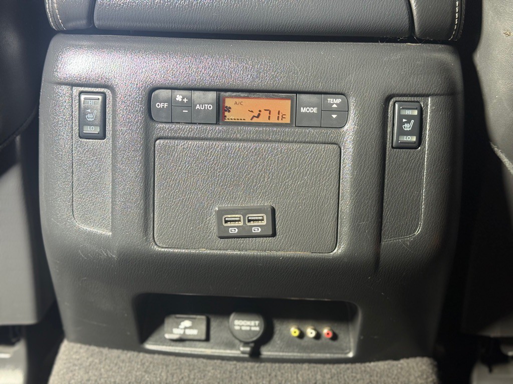 2017 Nissan Armada Image 31