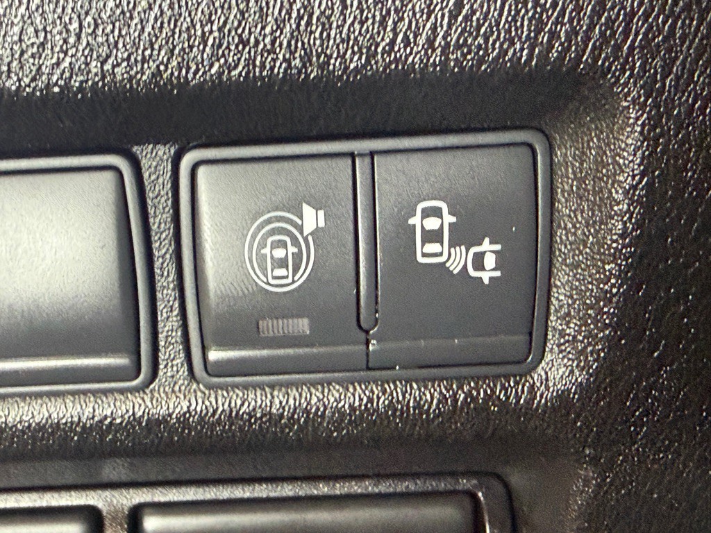 2017 Nissan Armada Image 38