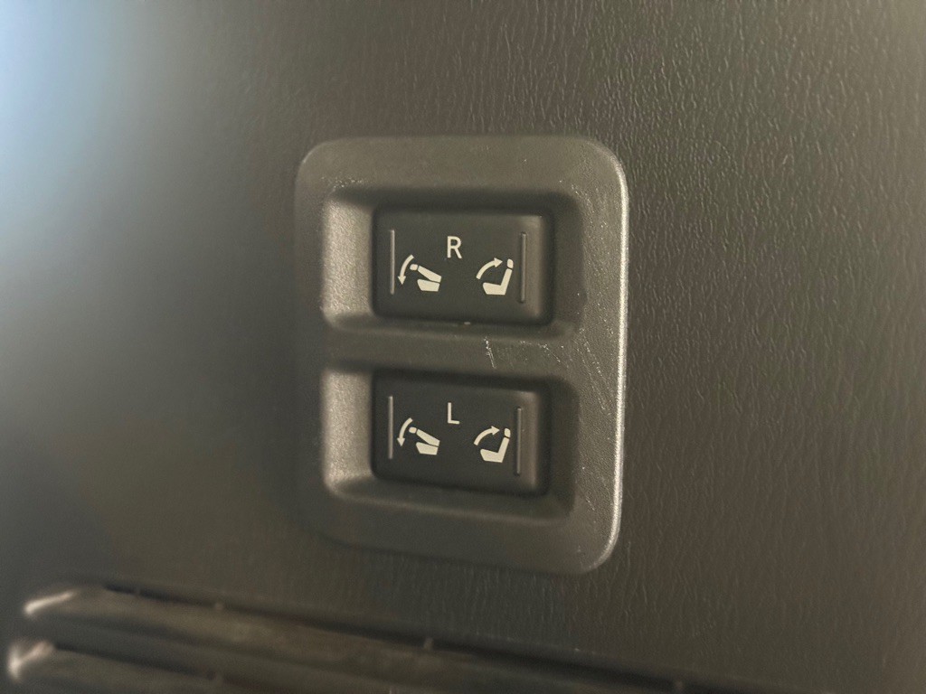 2017 Nissan Armada Image 39
