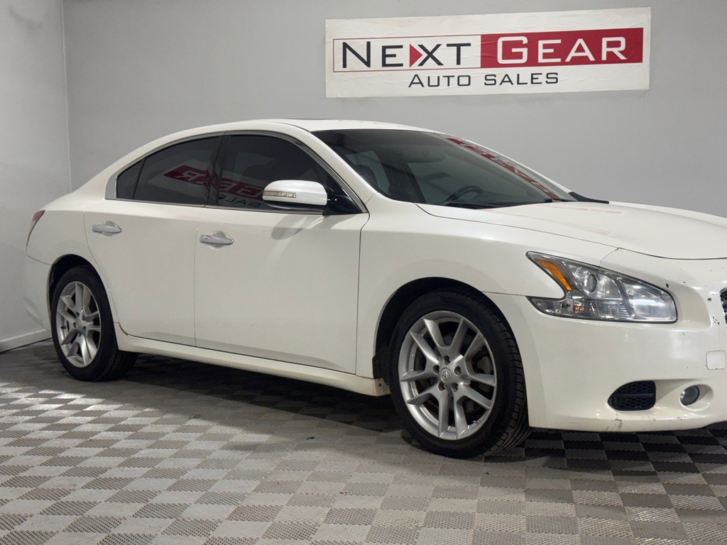 2010 Nissan Maxima Image 2