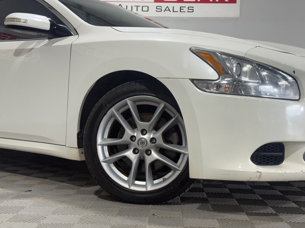 2010 Nissan Maxima Image 5