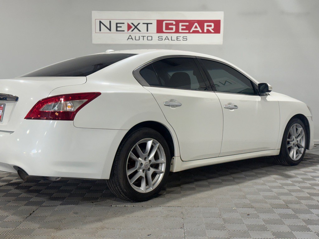 2010 Nissan Maxima Image 8
