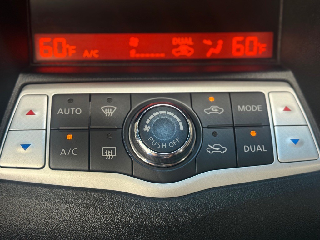 2010 Nissan Maxima Image 16