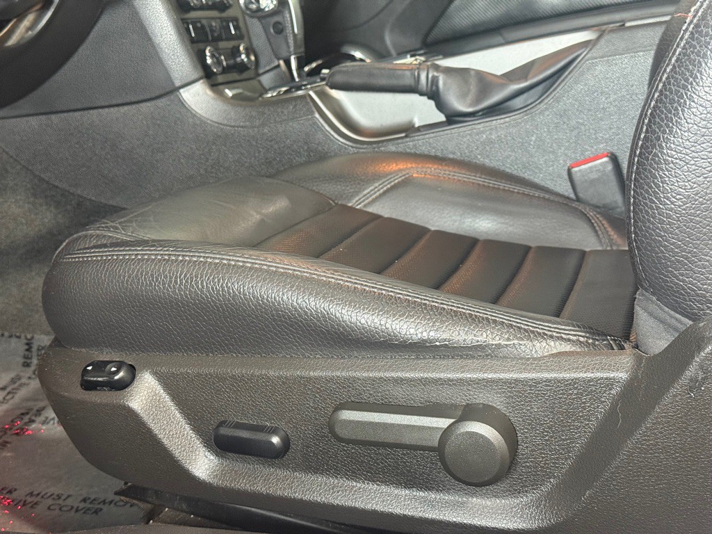 2011 Ford Mustang Image 21