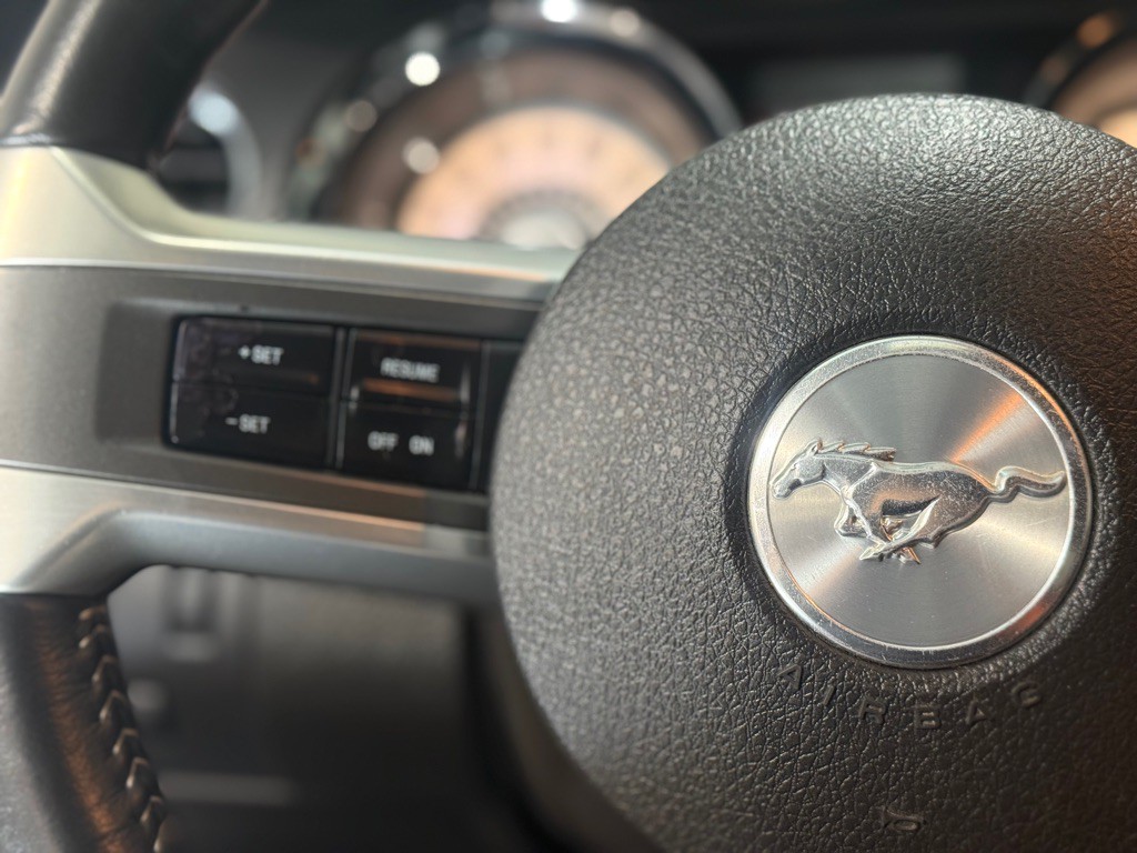 2011 Ford Mustang Image 25