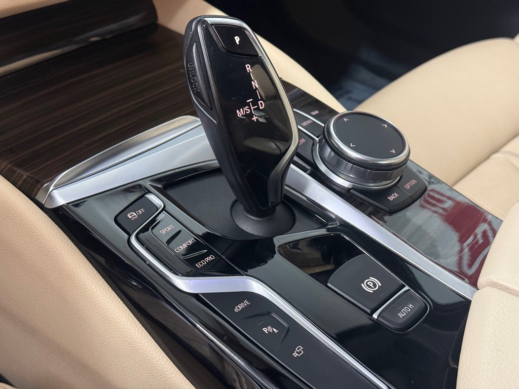 2018 BMW 5 Series Image 23