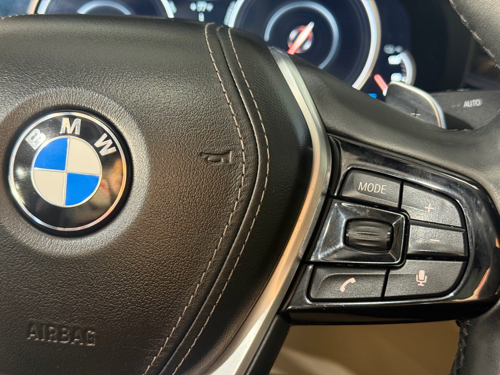 2018 BMW 5 Series Image 35