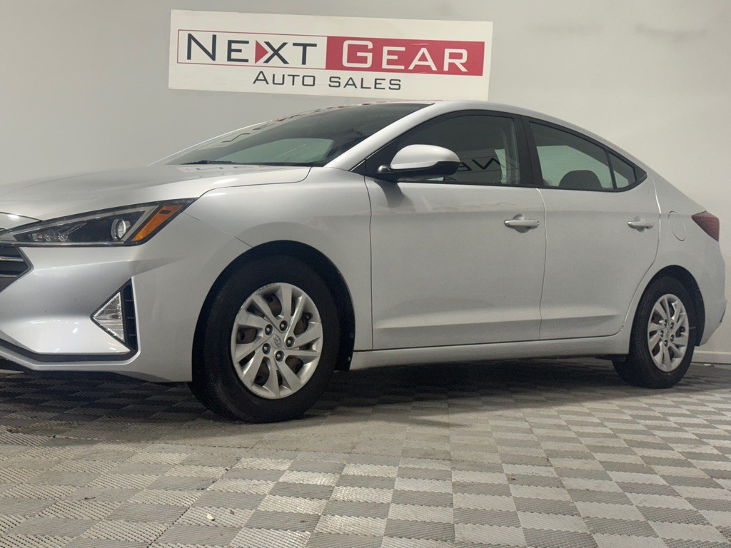 2019 Hyundai Elantra Image 2
