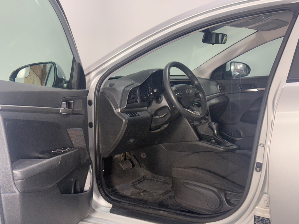 2019 Hyundai Elantra Image 12