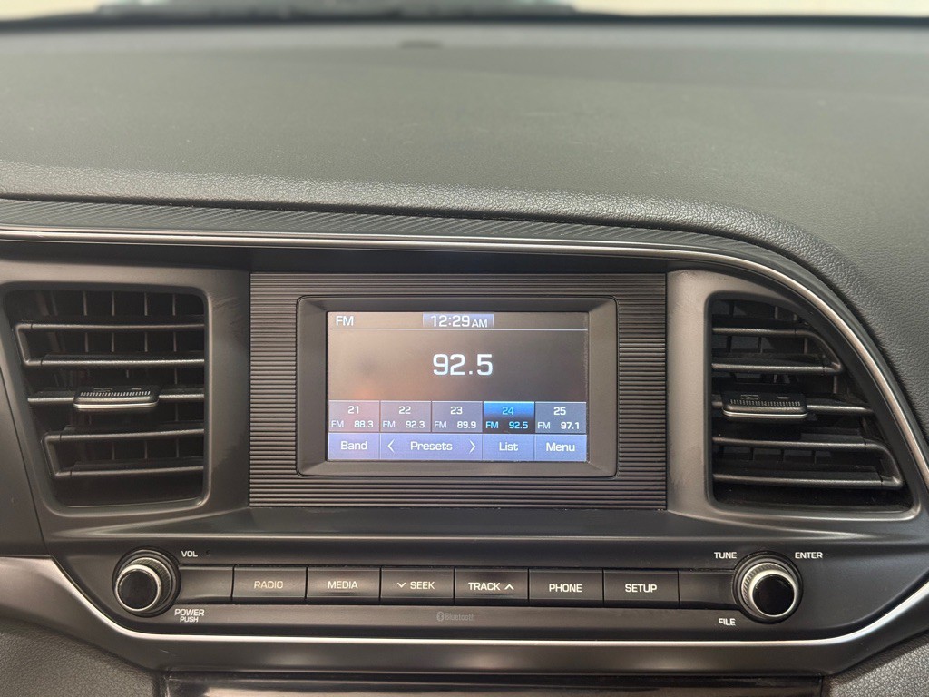 2019 Hyundai Elantra Image 15
