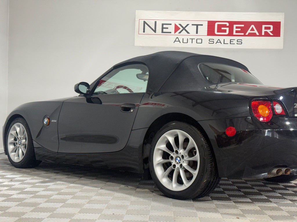 2003 BMW Z4 Image 24
