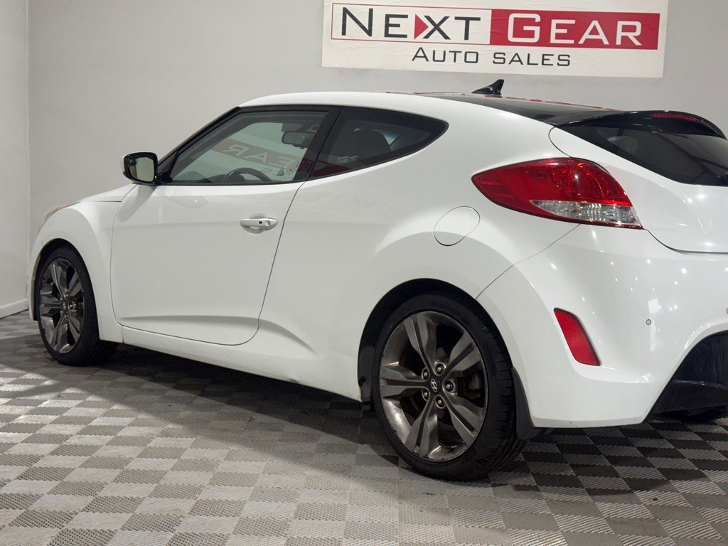 2015 Hyundai Veloster Image 7
