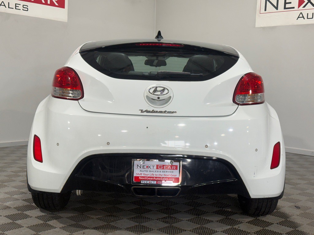 2015 Hyundai Veloster Image 8