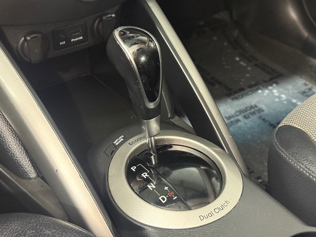 2015 Hyundai Veloster Image 20