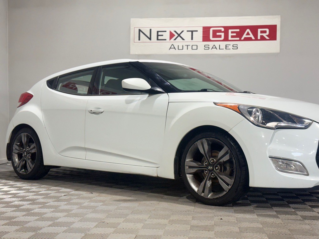 2015 Hyundai Veloster Image 3