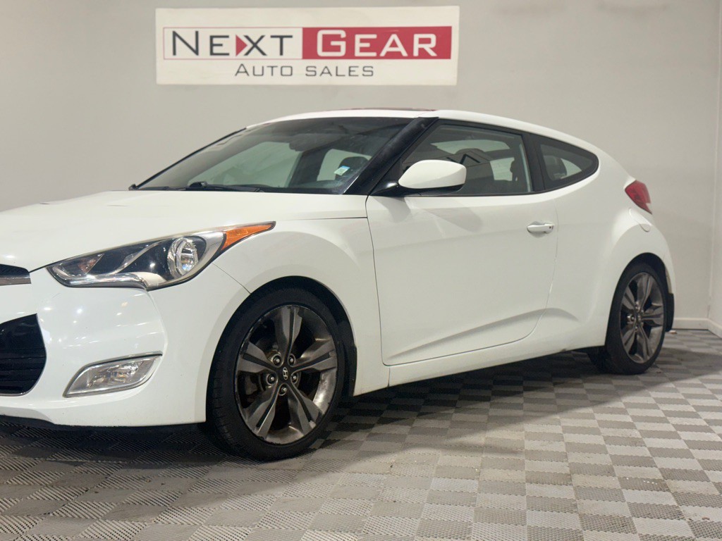 2015 Hyundai Veloster Image 6