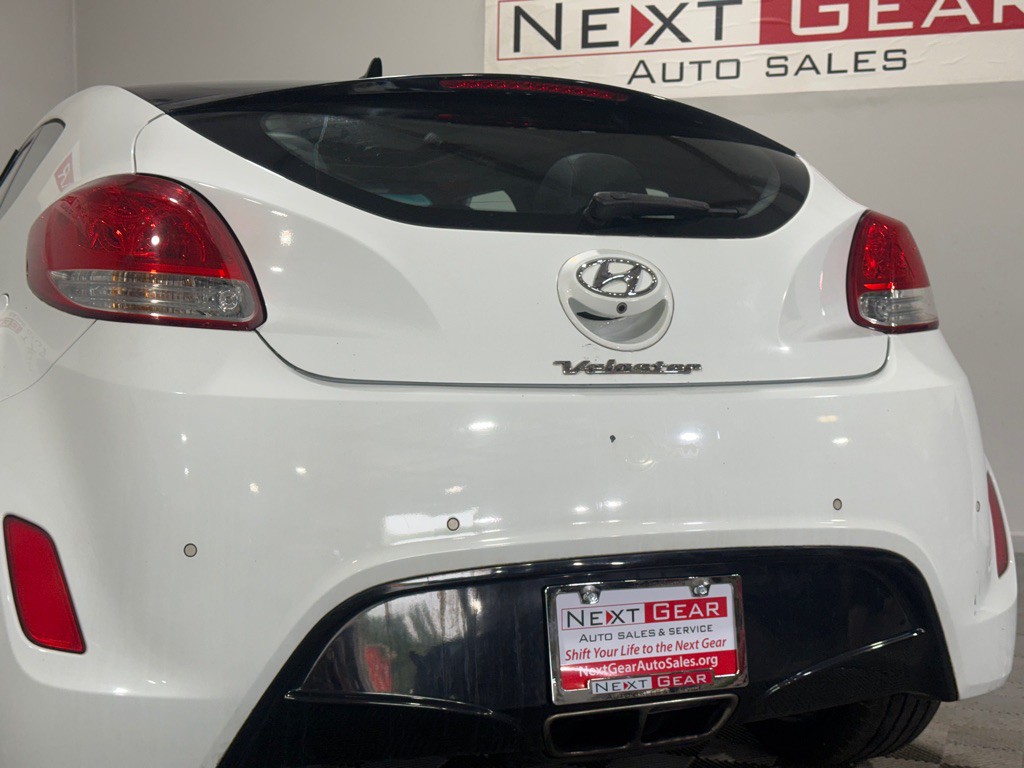 2015 Hyundai Veloster Image 9