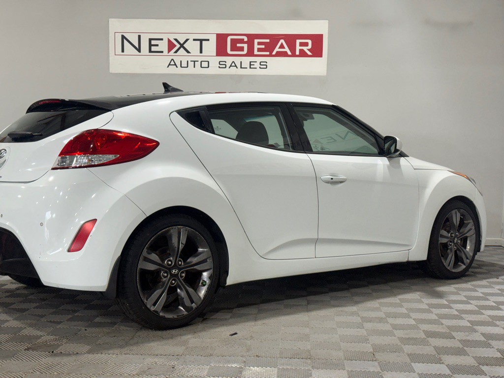 2015 Hyundai Veloster Image 10