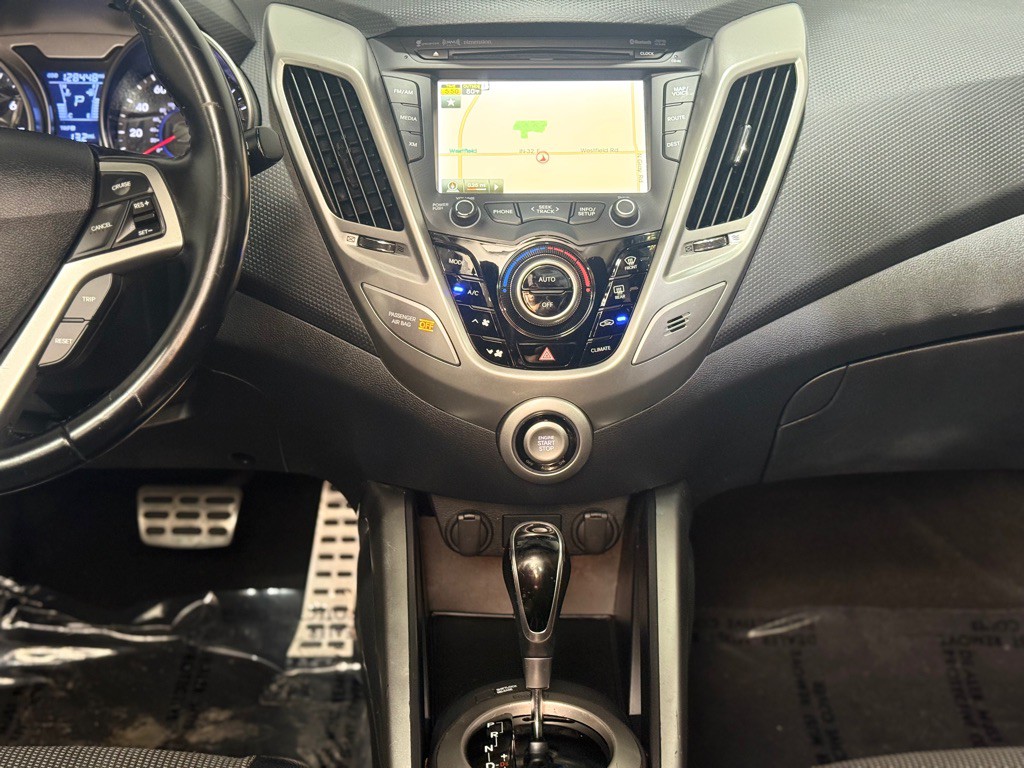 2015 Hyundai Veloster Image 15