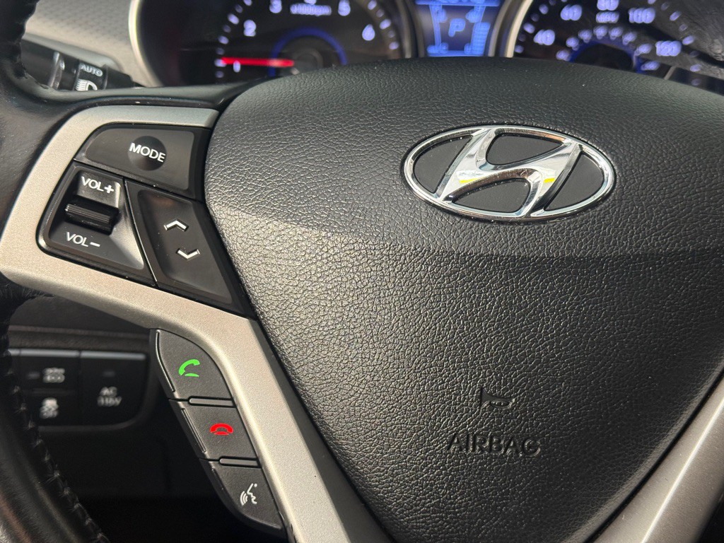 2015 Hyundai Veloster Image 29