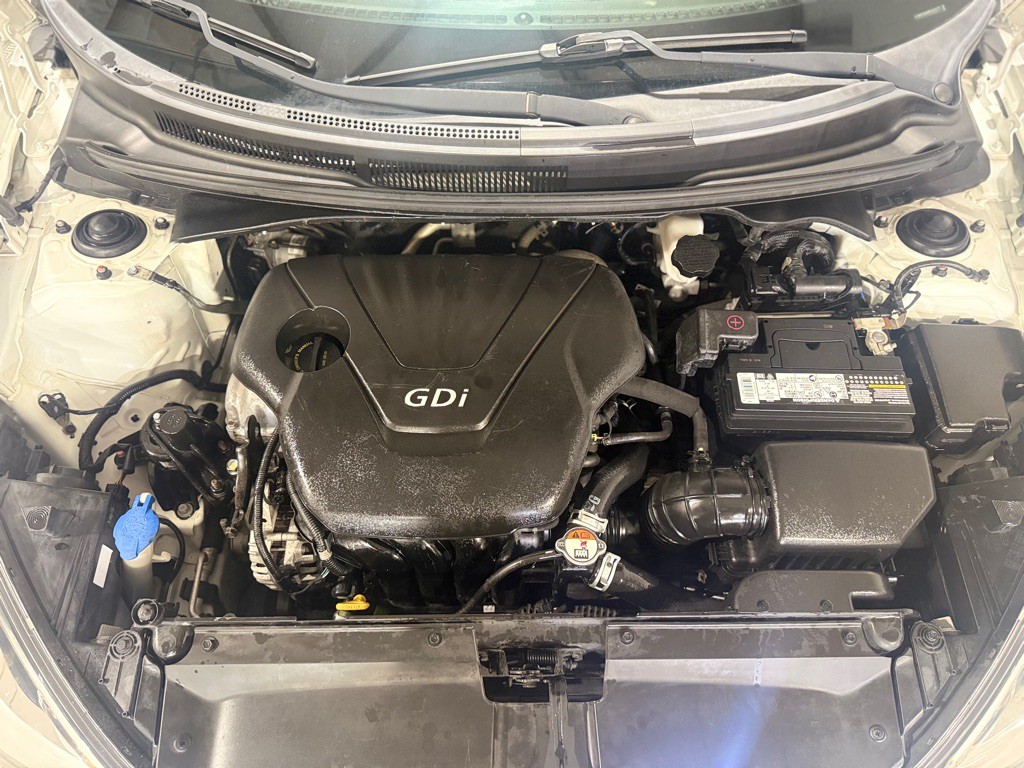 2015 Hyundai Veloster Image 40