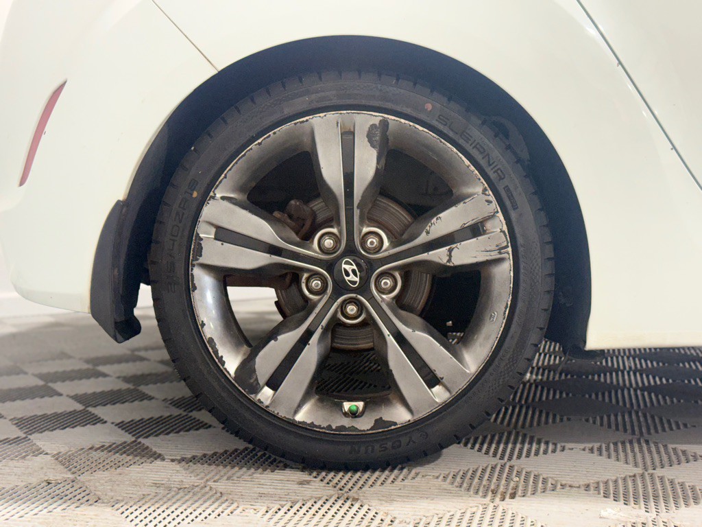2015 Hyundai Veloster Image 43