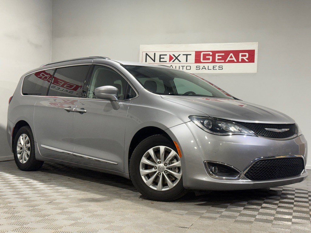 2018 Chrysler Pacifica Image 1
