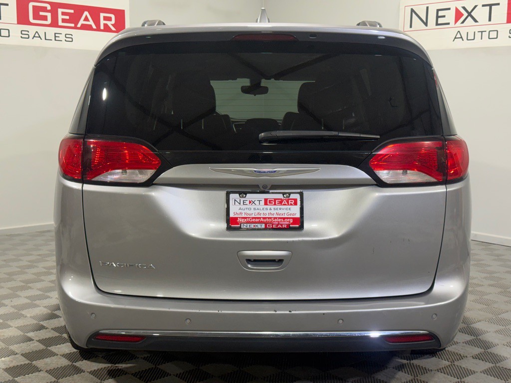 2018 Chrysler Pacifica Image 8