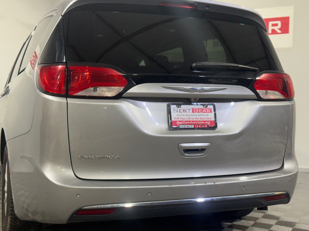 2018 Chrysler Pacifica Image 10