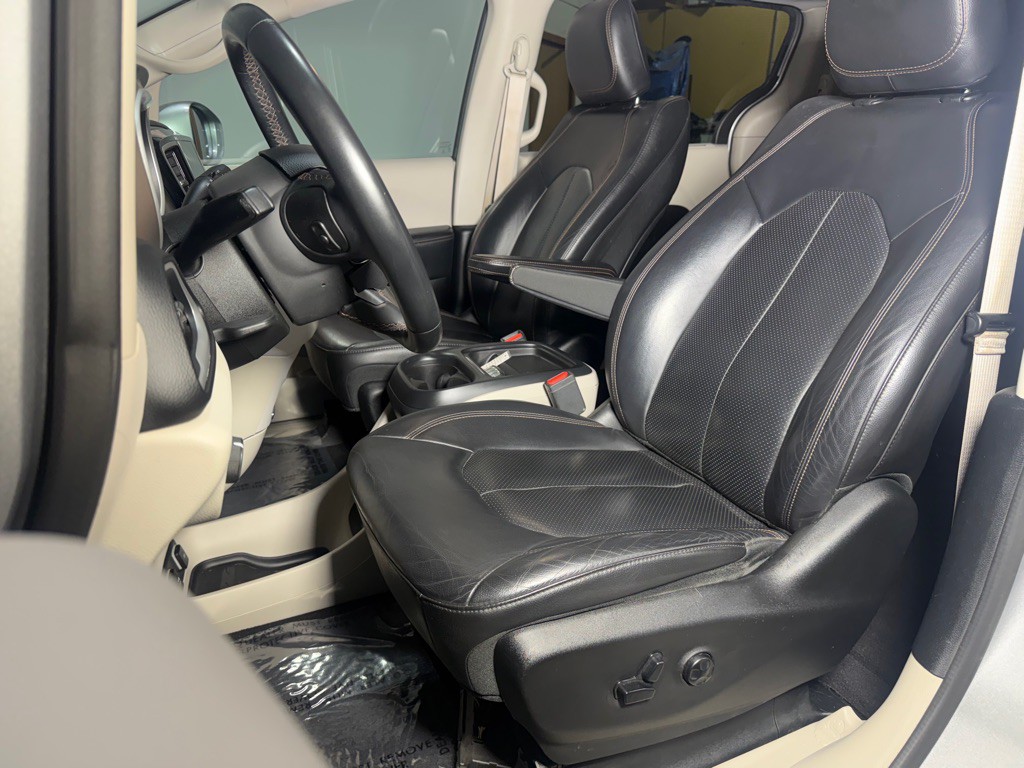 2018 Chrysler Pacifica Image 12