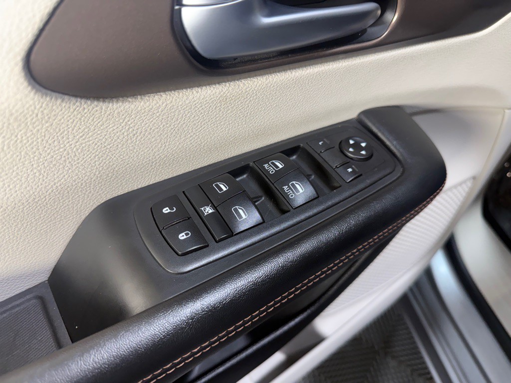 2018 Chrysler Pacifica Image 17