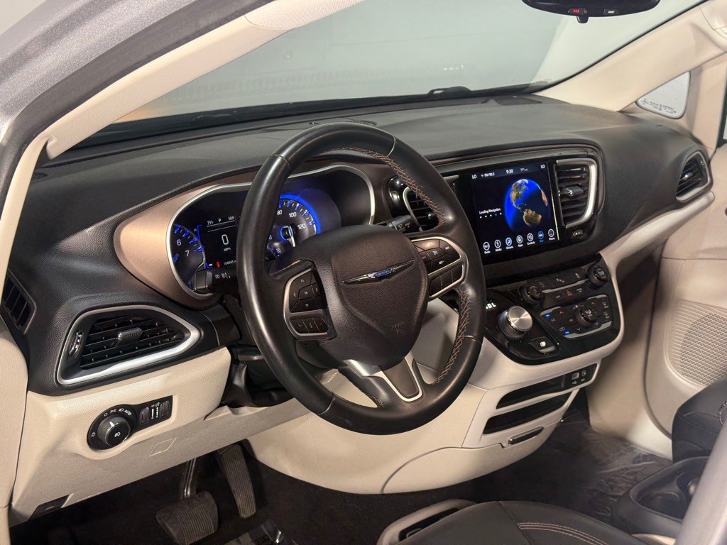 2018 Chrysler Pacifica Image 18