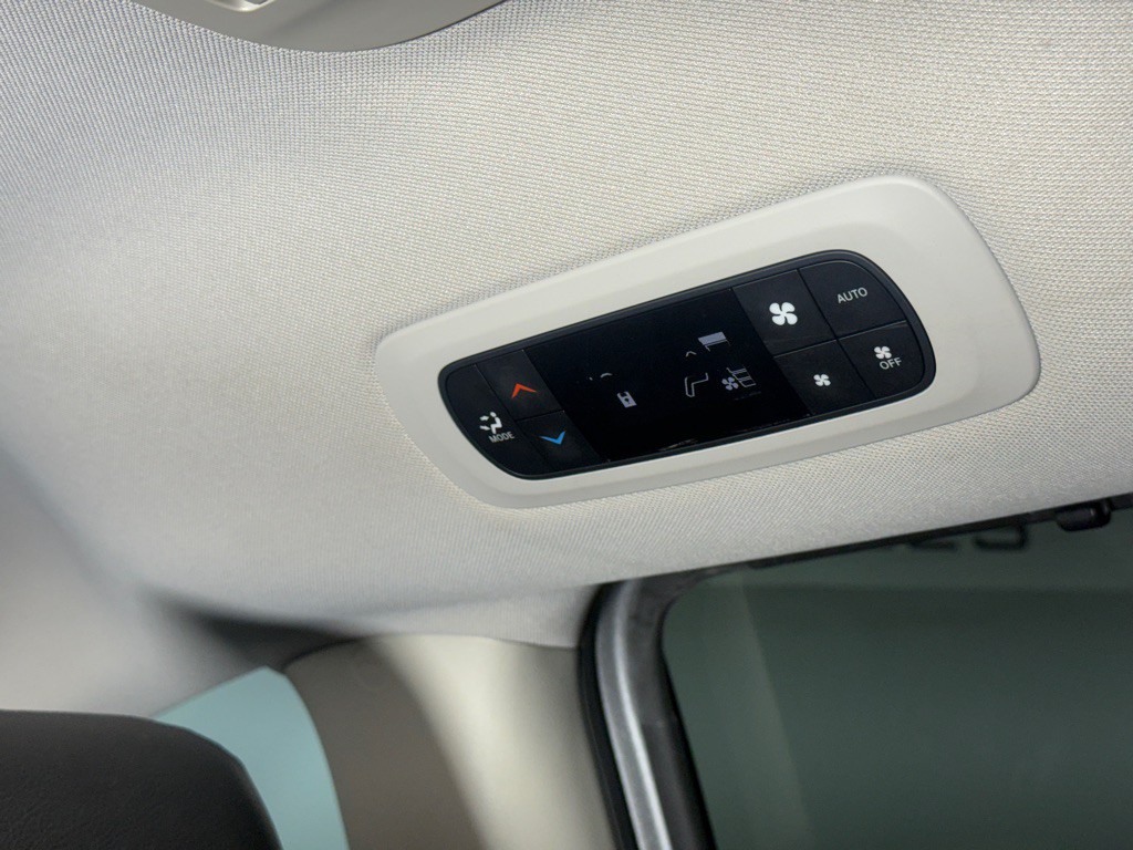 2018 Chrysler Pacifica Image 24