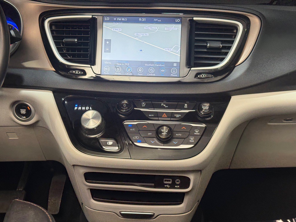 2018 Chrysler Pacifica Image 25